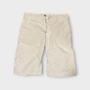 Buckle Andover style flat front men’s white long shorts. 32 waist. Outseam 24in
